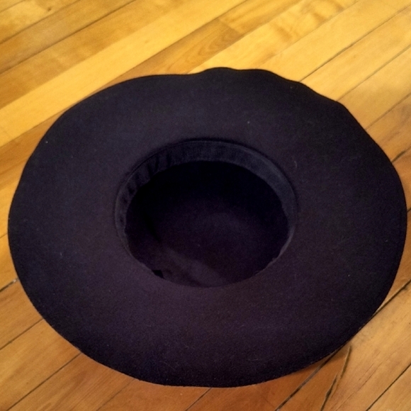Elegant Black Women's Hat - Picture 3 of 6